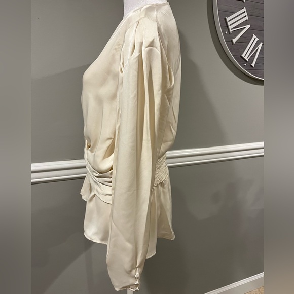 Loft Women's Top - Express Fashion- Satin material. Excellent condition!… - Picture 6 of 7